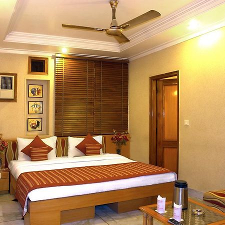 Hotel Singh International Delhi  Bagian luar foto