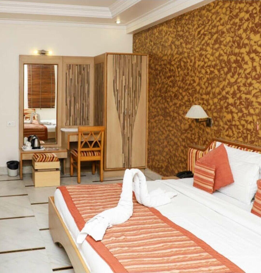 Hotel Singh International Delhi  Bagian luar foto