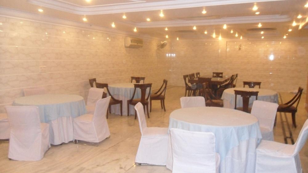 Hotel Singh International Delhi  Bagian luar foto