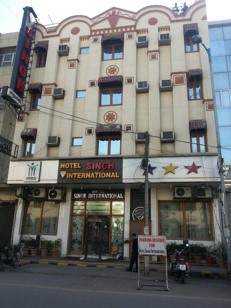 Hotel Singh International Delhi  Bagian luar foto