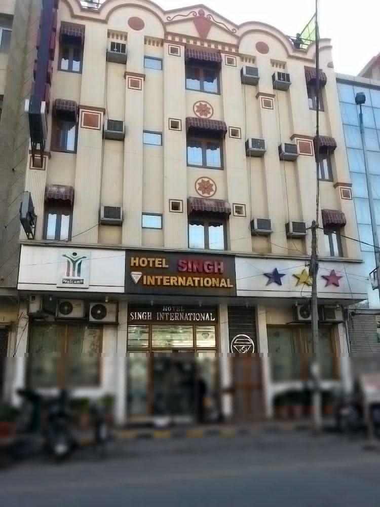 Hotel Singh International Delhi  Bagian luar foto