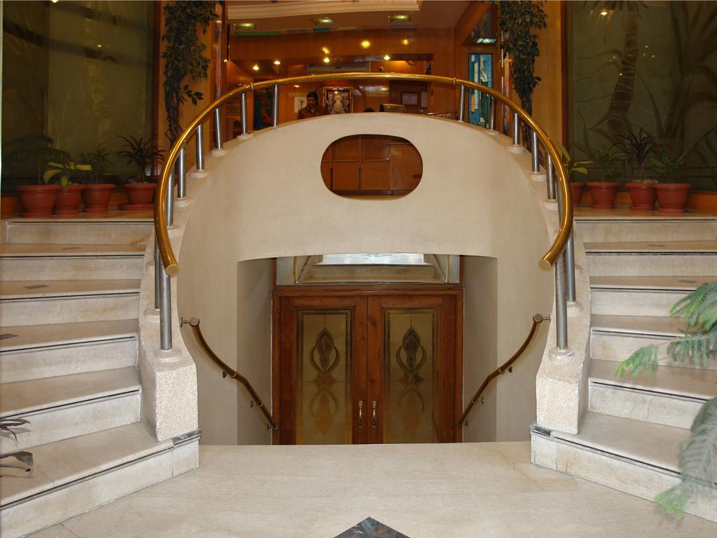 Hotel Singh International Delhi  Bagian luar foto