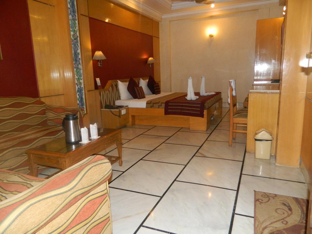 Hotel Singh International Delhi  Bagian luar foto