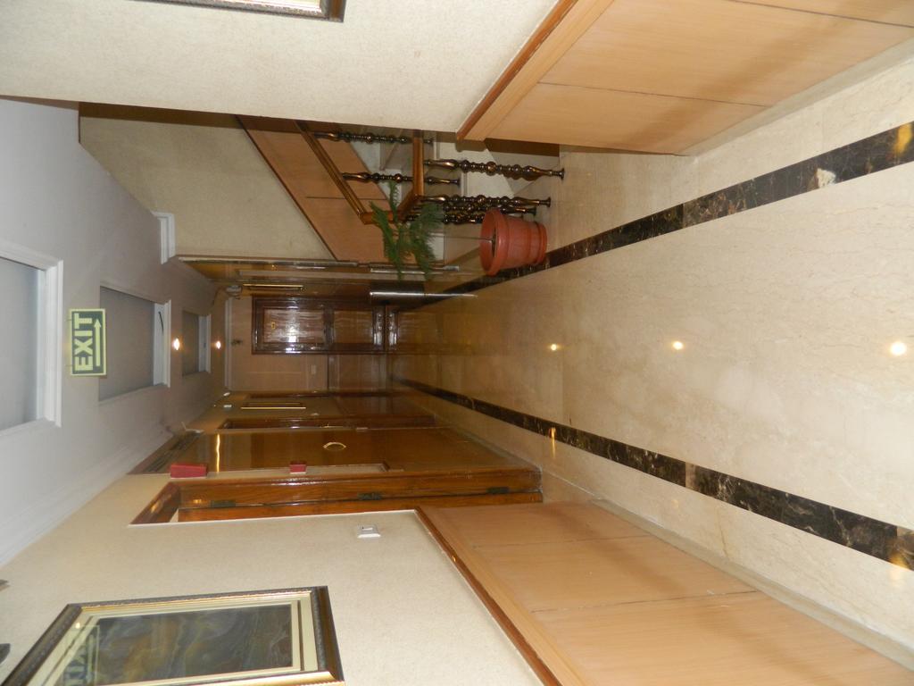 Hotel Singh International Delhi  Bagian luar foto