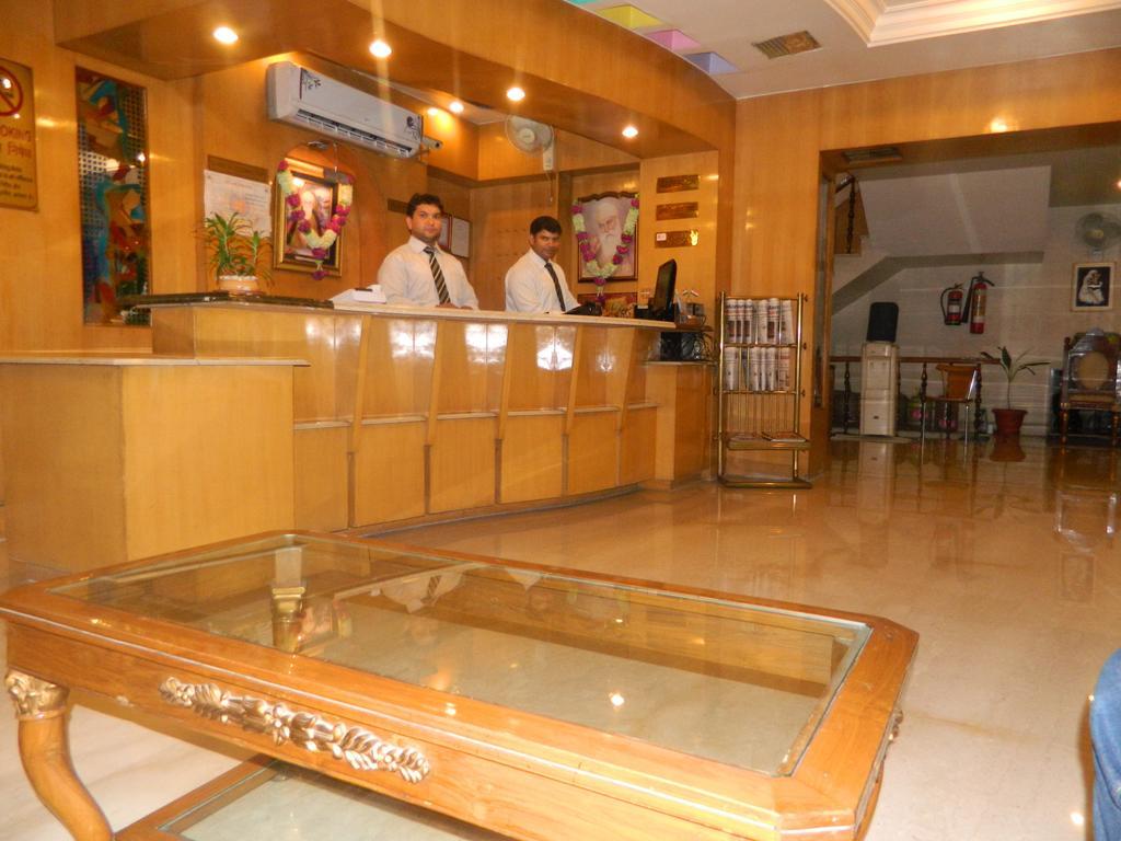 Hotel Singh International Delhi  Bagian luar foto