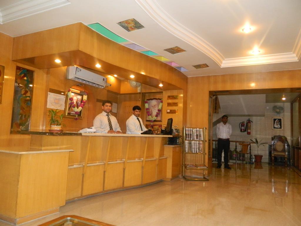 Hotel Singh International Delhi  Bagian luar foto