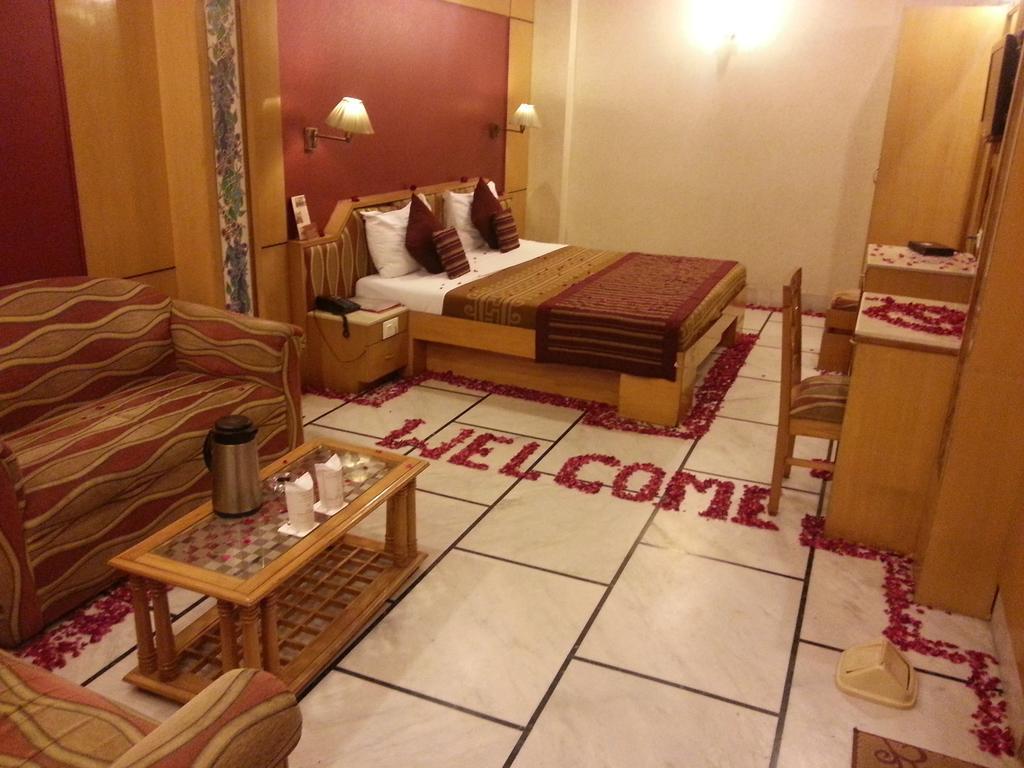 Hotel Singh International Delhi  Bagian luar foto