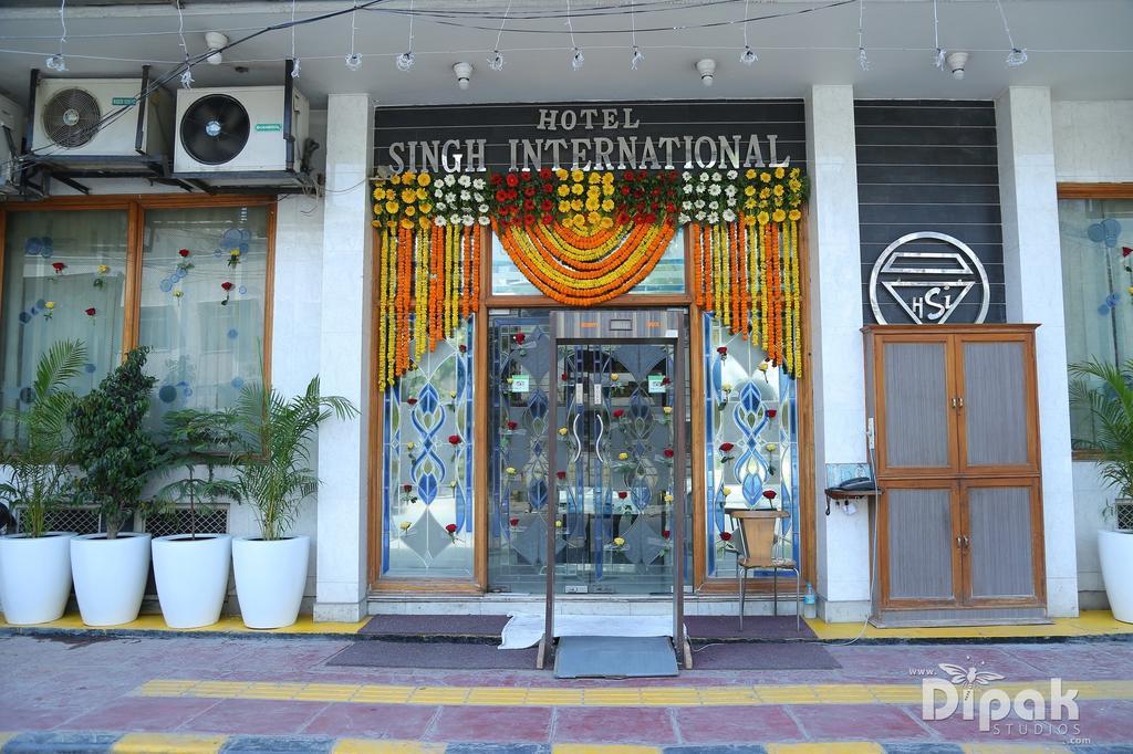 Hotel Singh International Delhi  Bagian luar foto