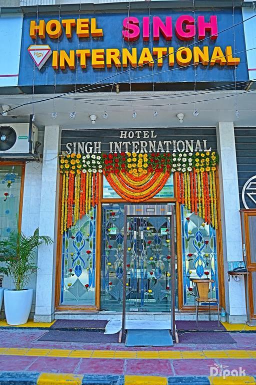 Hotel Singh International Delhi  Bagian luar foto