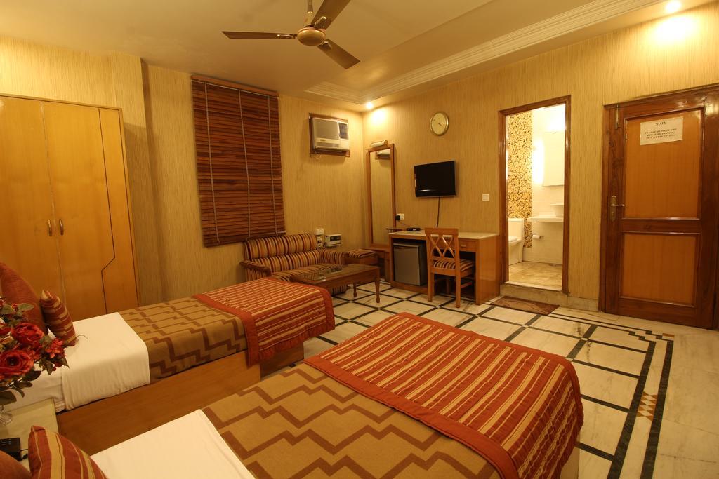 Hotel Singh International Delhi  Bagian luar foto