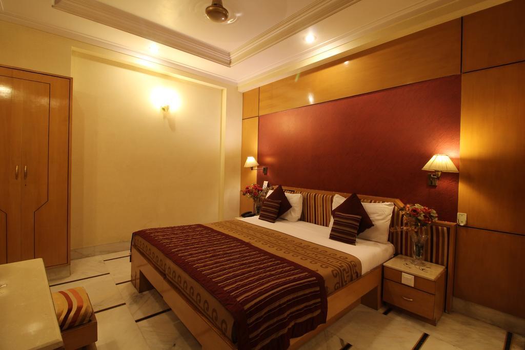 Hotel Singh International Delhi  Bagian luar foto
