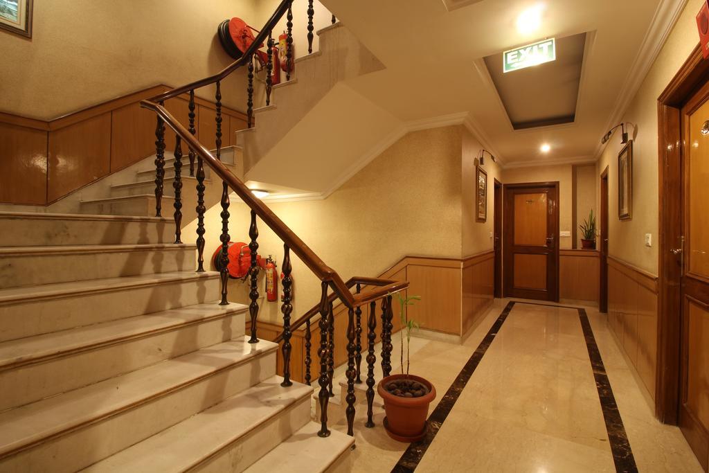 Hotel Singh International Delhi  Bagian luar foto