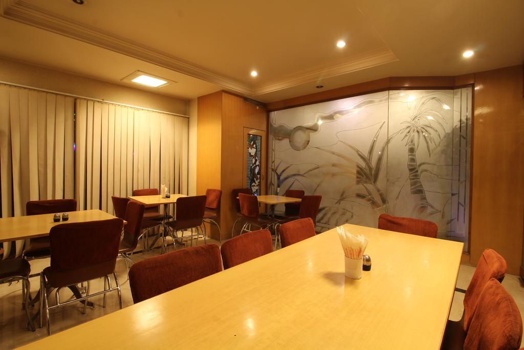 Hotel Singh International Delhi  Bagian luar foto