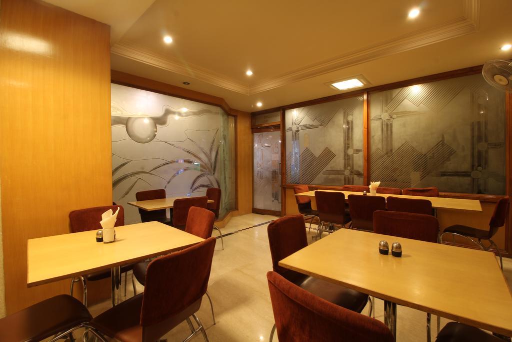 Hotel Singh International Delhi  Bagian luar foto