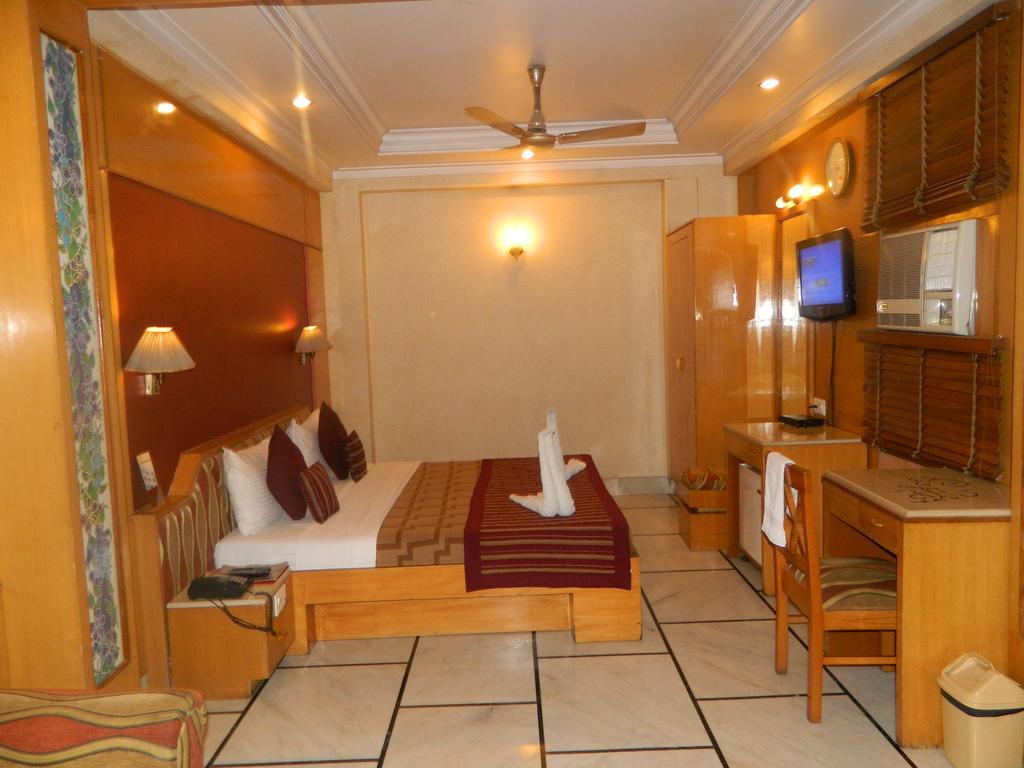 Hotel Singh International Delhi  Bagian luar foto