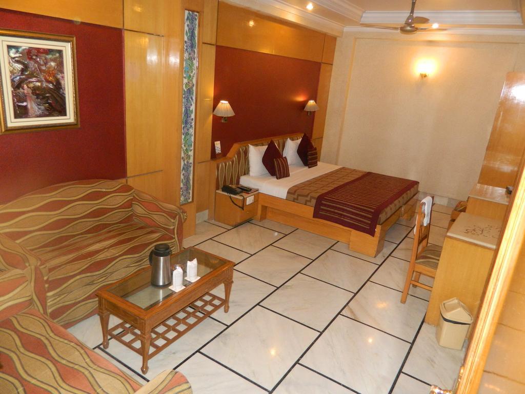 Hotel Singh International Delhi  Bagian luar foto